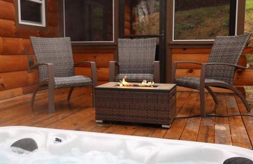 Rustic Modern Cabin with Hot Tub near rafting and Great Smokey Mountains - Foto 17