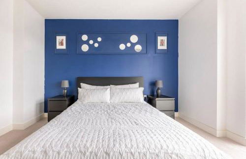 Stylish & Comfortable Top-Floor Flat in Harrow - Photo 28