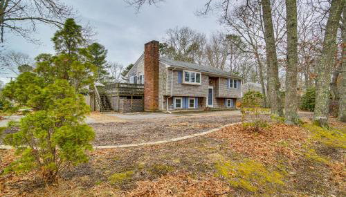 Backyard Chilling Cape Cod Home Steps to Beach - Foto 3