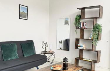 Cosy Prenton home near Tranmere Club and Liverpool - Foto 1