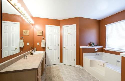 Beautiful Luxury Cabin Rental with Amazing Views next to the Tuckasegee River, NC - Foto 16