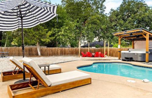 Spacious Retreat with Pool & Hot Tub - 10 Minutes to Downtown - Foto 45