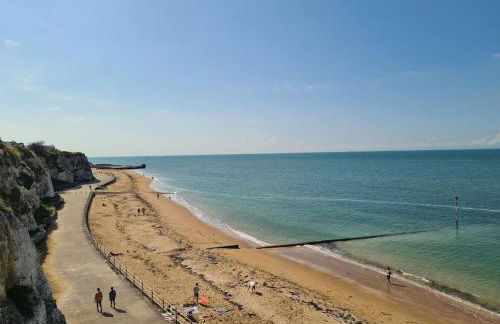 Luxury, Spacious 3 Bedroom, Beachfront Apt with Parking & Courtyard - Shoreside - Foto 20