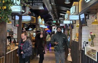 Vauxhall Central - Spacious 3-Bed Serviced Apartment- Balcony-Free Parking - Lift - Sleeps 7 - Photo 39