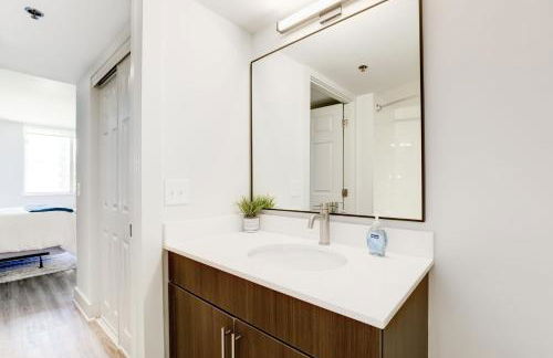 Elegant 2BR Apartment Minutes From DC - Foto 33