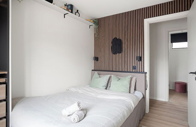 Home Away Apartments - Photo 3