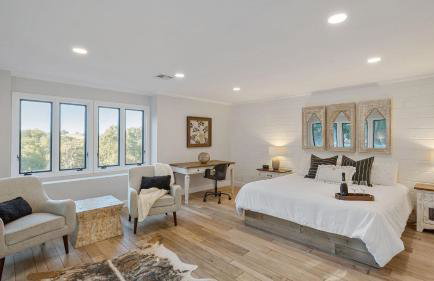 Hidden Oaks Farmhouse by Avantstay Hot Tub, Deck - Foto 48