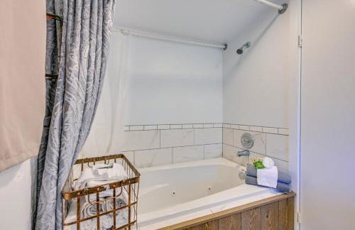 Couples Escape in Railcar, 13 Mi to Mount Rainier! - Photo 13