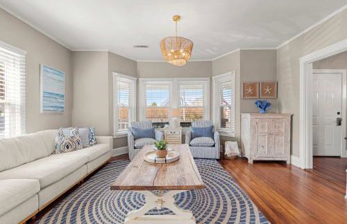 Walk to Beach at Historic Sears Kit Home - Foto 9