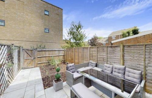4 bedroom family home on Piccadilly line - Foto 16