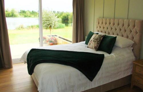 Phoenix Lodge - Luxury 2 ensuite bedrooms, lakeside views - Foto 18