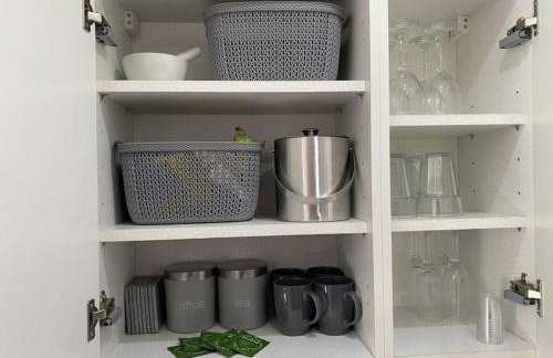 Modern Spacious 1 Bed Apartment with Free Parking in Trendy Inner London Suburb 15 mins walk to Victoria Line Underground then 20 mins to Oxford Street "West End of London" or 10 mins walk to Overground and 10 mins to London Liverpool St "City of London" - Foto 14