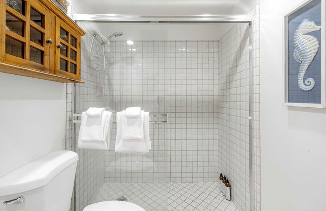 Shoreline Villa by Avantstay Steps to the Beach, Bay, & Pier! - Photo 29