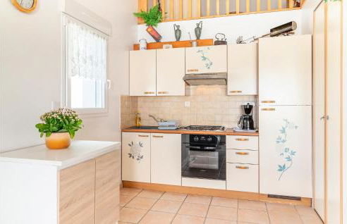 Awesome Home In La Faute Sur Mer - Photo 7