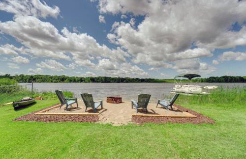 Lakefront Retreat with Views and Decks and Fire Pit - Foto 47