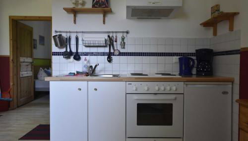 Ferienwohnung OG im roten Haus am Ostsee Radweg OVS 103 - Foto 4, stove