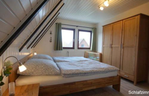 6 Personen Ferienhaus mit 4 Schlafzimmern, Infrarotwaermekabine, mit Blick auf den Weltschiffahrtsweg in Otterndorf - Foto 12