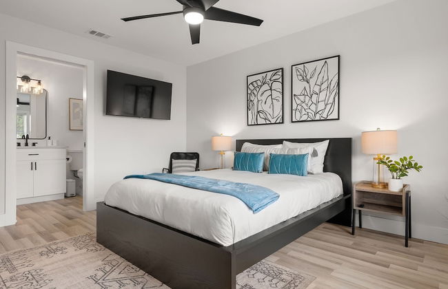 Relaxing 2BR Florida Home Close to Beach - Photo 7