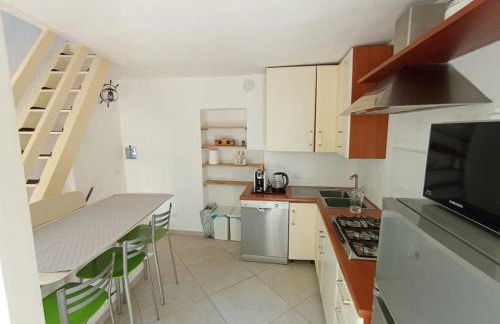 tower house in a medieval village - Foto 5