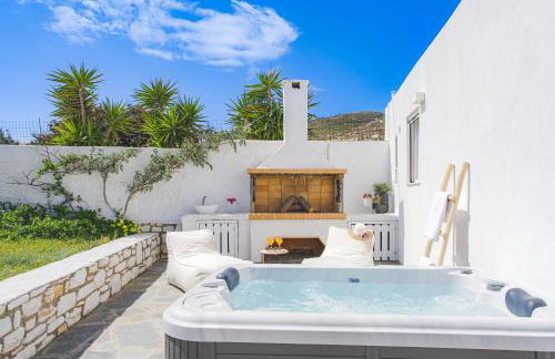 Irini's B & W house with jacuzzi - Photo 5