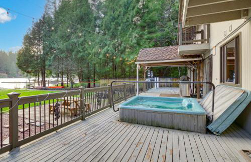 Lake-View Woodinville Retreat w/ Hot Tub + Theater - Foto 37