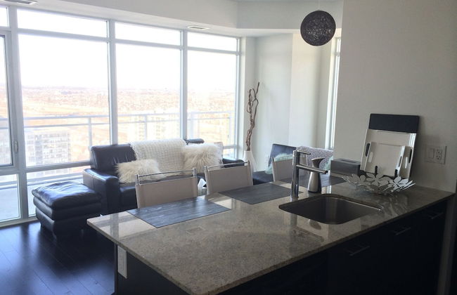 Square One Luxury Furnished Suite - Photo 1