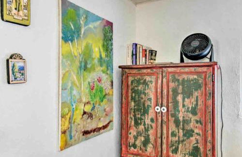 Rural Log Cabin Rental for Couples near Taos Ski Valley - Foto 17