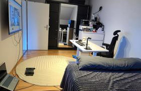 Modern Priv-Room -Gym-Balcony- Ideal for Work&Rest - Foto 10