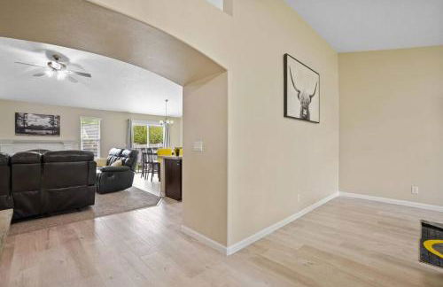 Remodeled, Charming Retreat on the City's Doorstep - Foto 12