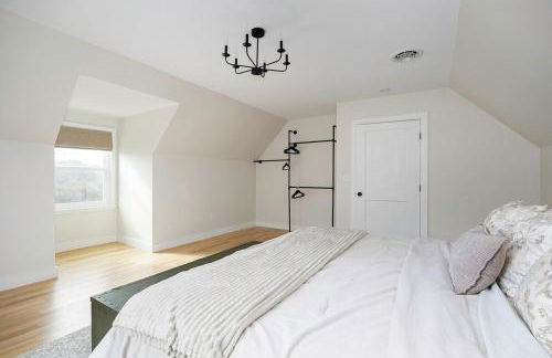 Luxury 4BR in Hudson Valley on a 8 Acre Estate - Hot Tub, Large Firepit, Oversized 38 Ft Deck! - Foto 27