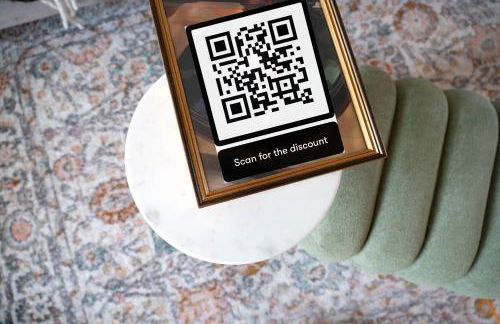 4BR Home and Parking with CCTV Contractors & Family - Photo 17