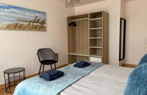 La clé des champs Maison plain pied lumineuse bien équipée, séjour spacieux, belle terrasse aménagée, garage, grand jardin clos, parking, près de Bayeux et Omaha Beach, chiens bienvenus - Foto 12