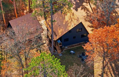The Log Haus, a newly renovated lakefront cabin close to the trails - Foto 36