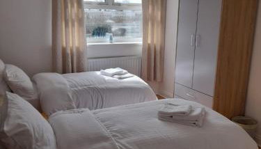 Quiet 3 bed close to the A1 - Foto 4, towels, wardrobe