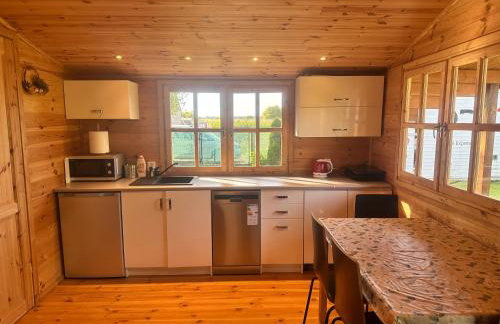 Domek nad jeziorem z własnym pomostem - Foto 9