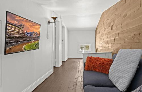 Elegant Manor w Private Yard & Modern Amenities - Foto 66