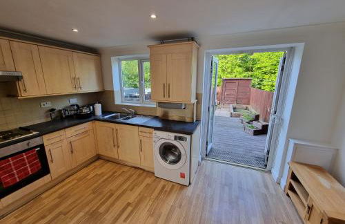 3 Bedroom House Perfect for Family Work Stays Easy Access to Manchester Oldham - Foto 30