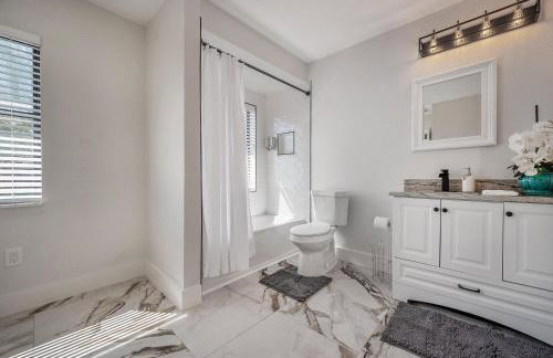 Newly Renovated | Minutes to Riverwalk & Beaches | Tampa Heights - Foto 71