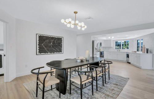 Serene Pool & Spa Home near Beaches & Downtown - Foto 6