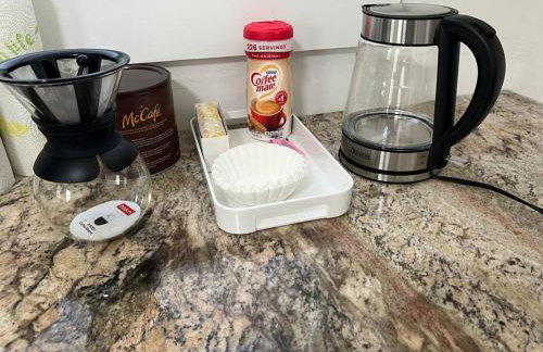 Modern 3-Bedroom Home with Cal-Kings Beds - Foto 9