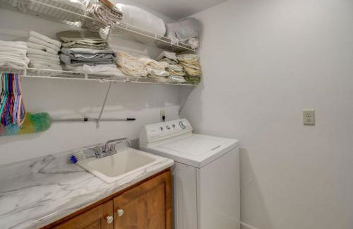 Rustic Lakefront Cabin with Dock and Fire Pit - Foto 32