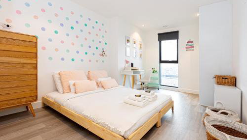 Modern New 2BR wViews & Balcony in Wandsworth - Foto 2