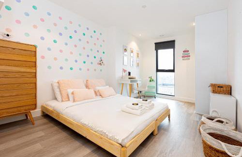 Modern New 2BR wViews & Balcony in Wandsworth - Foto 2