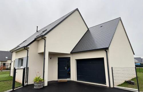 Les Voiles, maison bien équipée 10 p 2 sdb, 2 WC, spacieuse lumineuse avec jardin clos, garage, terrasse, parking privatif, à 950 m de la plage d'Asnelles et tous commerces, près de Bayeux et Arromanches, chiens bienvenus - Foto 27