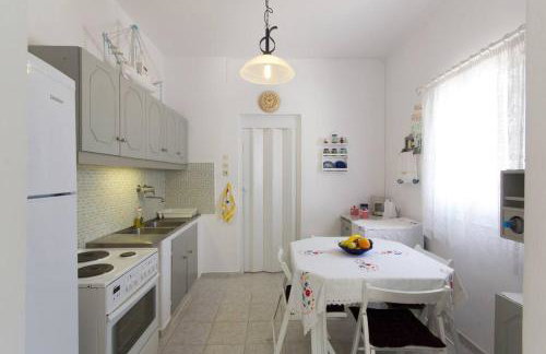 Wave Lullaby, Peaceful Beachfront Retreat in Paros - Photo 6