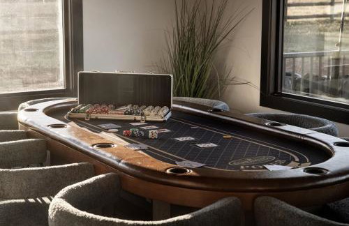 Luxe, Mountain VIEWS, Sauna, HotTub, Pups - Foto 8