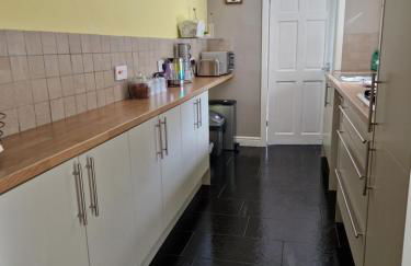 Tynant House- Cosy 3 bed house- Near City Centre and FREE parking - Foto 6