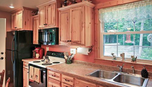 Secluded Birnamwood Cottage with Deck and River Views! - Foto 5