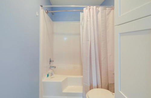 Coastal Emerald Isle Retreat with Deck and Grill! - Foto 15