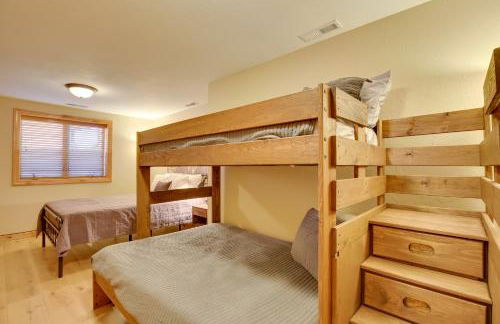 Hot Tub and Golf Course Views Luxe Sturgis Home! - Foto 27